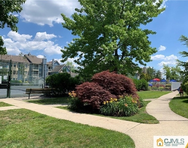 404 Carhart Court - Photo Thumbnail 11