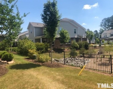 1404 Glenwater Drive - Photo Thumbnail 9