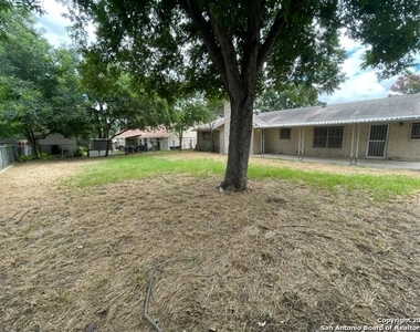 2711 Waleetka St - Photo Thumbnail 16