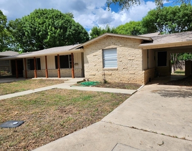 804 Bluebonnet Dr - Photo Thumbnail 2