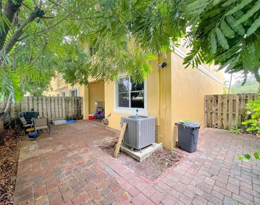 9035 Sw 17th Ct - Photo Thumbnail 21