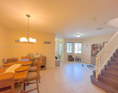 9035 Sw 17th Ct - Photo Thumbnail 4