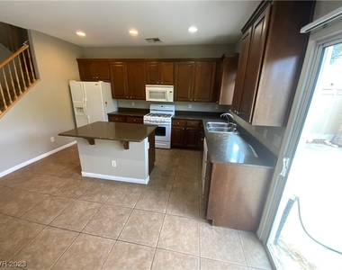 5562 Chapin Mesa Avenue - Photo Thumbnail 4