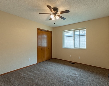 8920 N Mcmillan Avenue - Photo Thumbnail 12