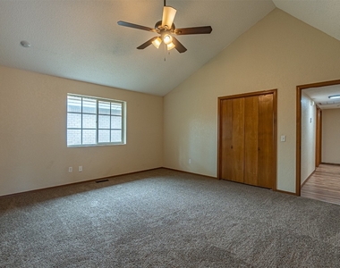 8920 N Mcmillan Avenue - Photo Thumbnail 11