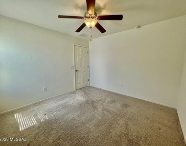 10447 S Boothill Way - Photo Thumbnail 10