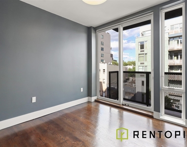 383 Union Avenue - Photo Thumbnail 2