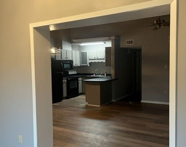 2715 Greenbriar Dr. Unit B - Photo Thumbnail 21