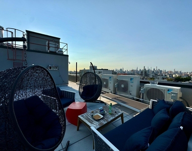 322 Graham Avenue - Photo Thumbnail 8