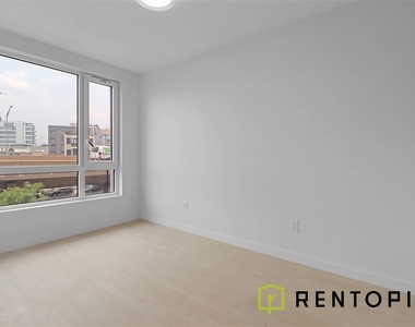 280 Meeker Avenue - Photo Thumbnail 2