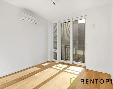 322 Graham Avenue - Photo Thumbnail 4