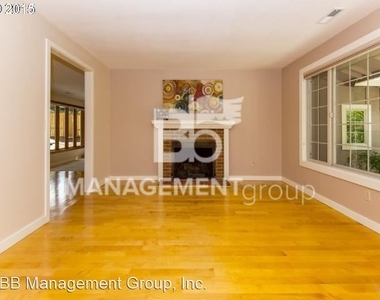 3180 Edgemont Rd - Photo Thumbnail 3