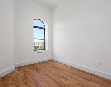 808 Putnam Avenue - Photo Thumbnail 2
