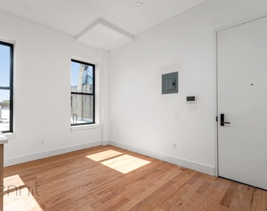 808 Putnam Avenue - Photo Thumbnail 6