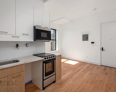 808 Putnam Avenue - Photo Thumbnail 1