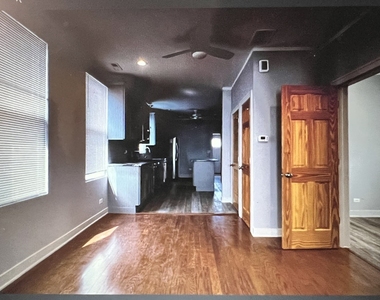 120 N Leclaire Avenue - Photo Thumbnail 3