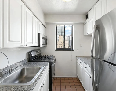 360 East 57th Street - Photo Thumbnail 2