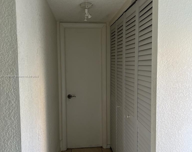 5181 W Oakland Park Blvd - Photo Thumbnail 11