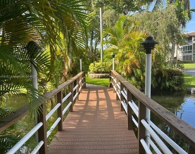 5181 W Oakland Park Blvd - Photo Thumbnail 0