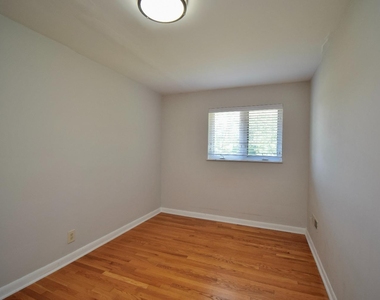 5750 Belleview Ave - Photo Thumbnail 25