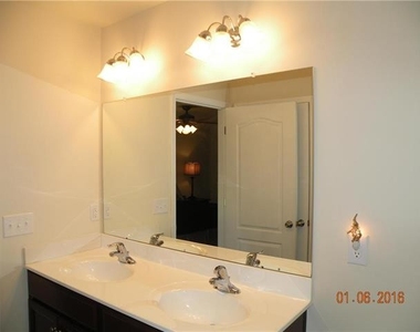 5957 Valley Forge Drive - Photo Thumbnail 4