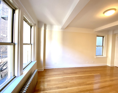 10th & University Place - Photo Thumbnail 1