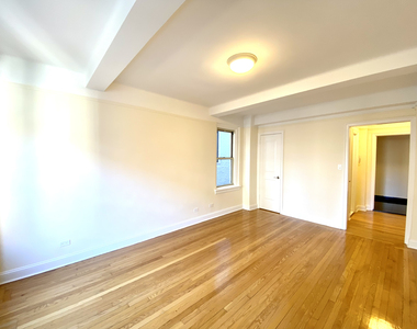10th & University Place - Photo Thumbnail 4