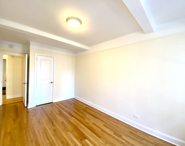 10th & University Place - Photo Thumbnail 6