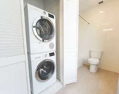 135 William Street - Photo Thumbnail 3