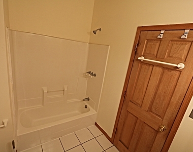 1086 N Marshfield Avenue - Photo Thumbnail 6