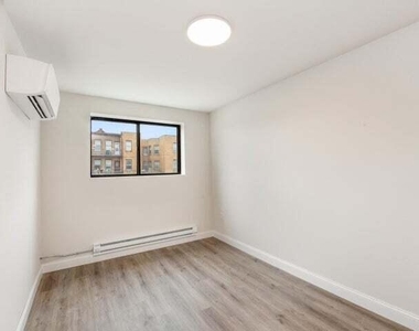 2577 N Downer Ave - Photo Thumbnail 5