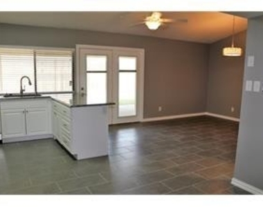 3813 Hackberry Lane - Photo Thumbnail 15