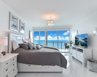 17001 Collins Ave - Photo Thumbnail 10