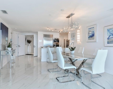 17001 Collins Ave - Photo Thumbnail 9