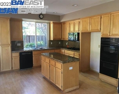 221 Azalea Lane - Photo Thumbnail 3