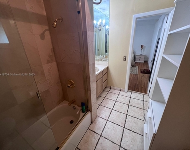 8110 Sw 18 Terr - Photo Thumbnail 4