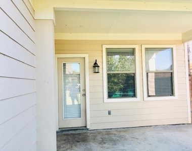 829 Lake Worth Trail - Photo Thumbnail 19