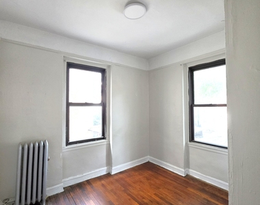 21-15 33rd Street - Photo Thumbnail 5