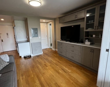 788 Columbus Avenue - Photo Thumbnail 5