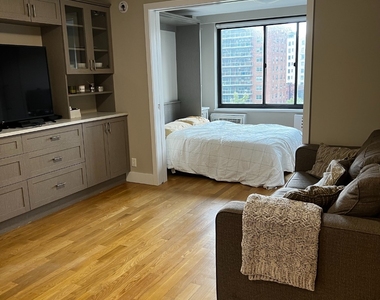 788 Columbus Avenue - Photo Thumbnail 2