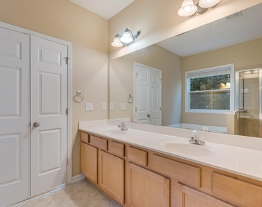 3277 Wyesham Circle - Photo Thumbnail 18