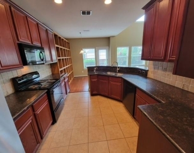 4637 Penelope Lane - Photo Thumbnail 5