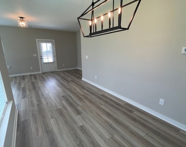 425 Troubadour Lane - Photo Thumbnail 9