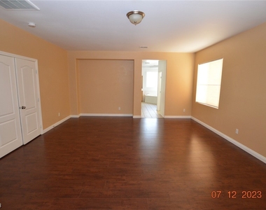 2512 W San Miguel Avenue - Photo Thumbnail 18