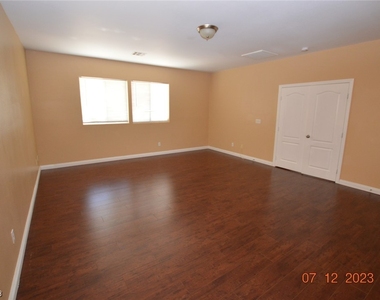 2512 W San Miguel Avenue - Photo Thumbnail 19