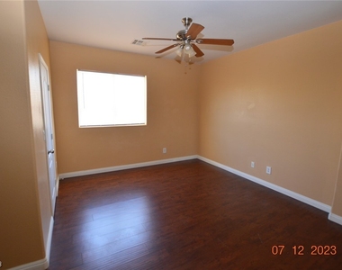 2512 W San Miguel Avenue - Photo Thumbnail 16