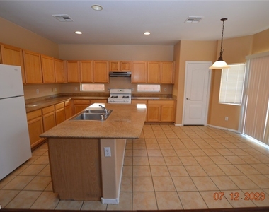 2512 W San Miguel Avenue - Photo Thumbnail 9