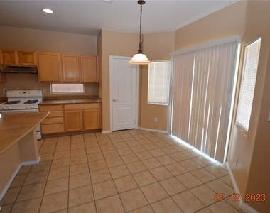 2512 W San Miguel Avenue - Photo Thumbnail 11