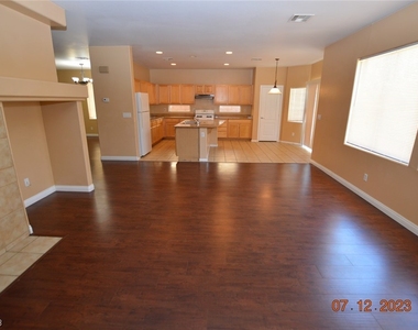 2512 W San Miguel Avenue - Photo Thumbnail 8