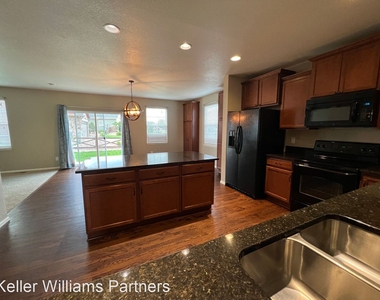 6830 Whitebark Ln - Photo Thumbnail 5